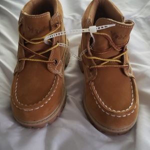 Levi's tan boots size 9